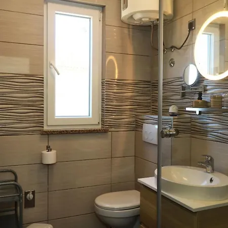Apartmani Mikin Betina  Exterior photo