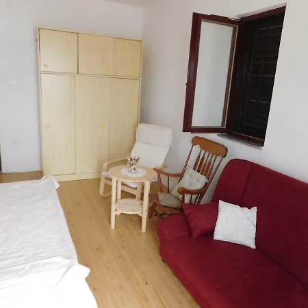 Apartmani Mikin Betina  Exterior photo