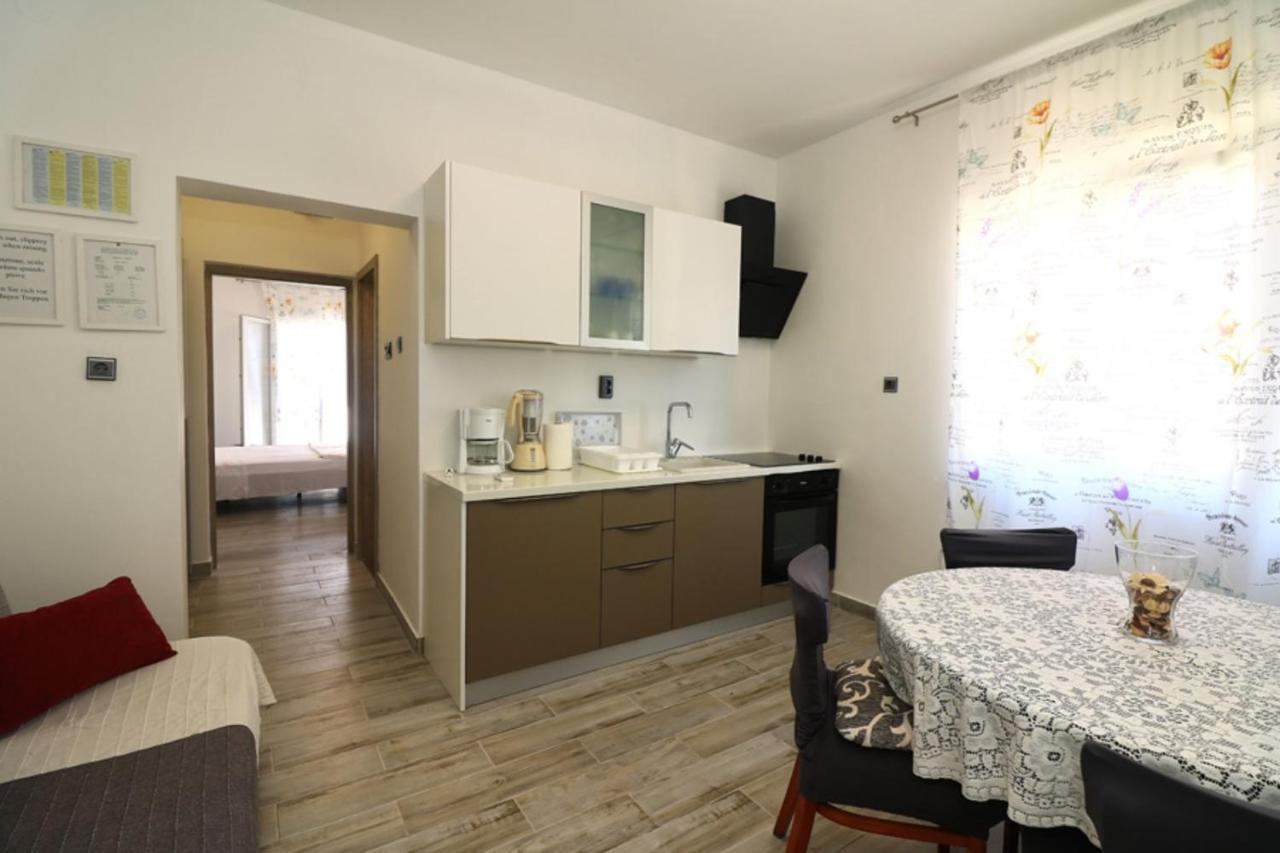 Mikin * Betina (Sibenik-Knin)