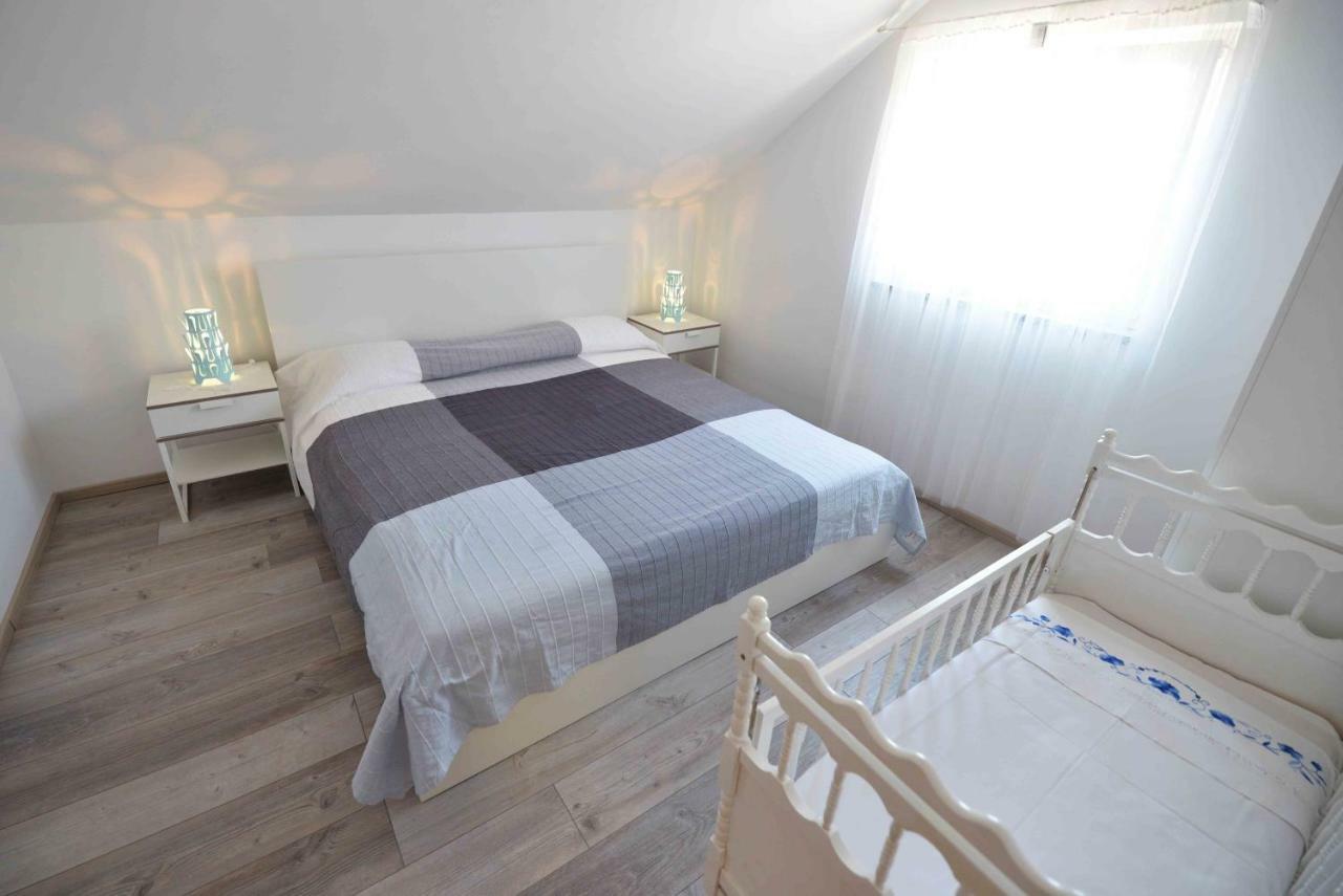 Mikin * Betina (Sibenik-Knin)
